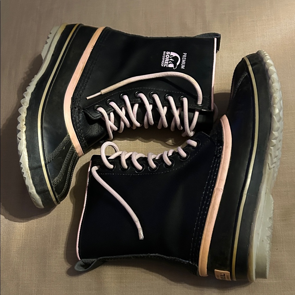 EUC Sorel Black and Pink Lace-Up Boots